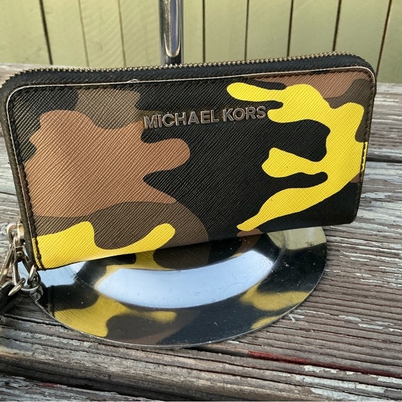Michael Kors Yellow and Brown Camouflage Bags - Picture 7 of 11